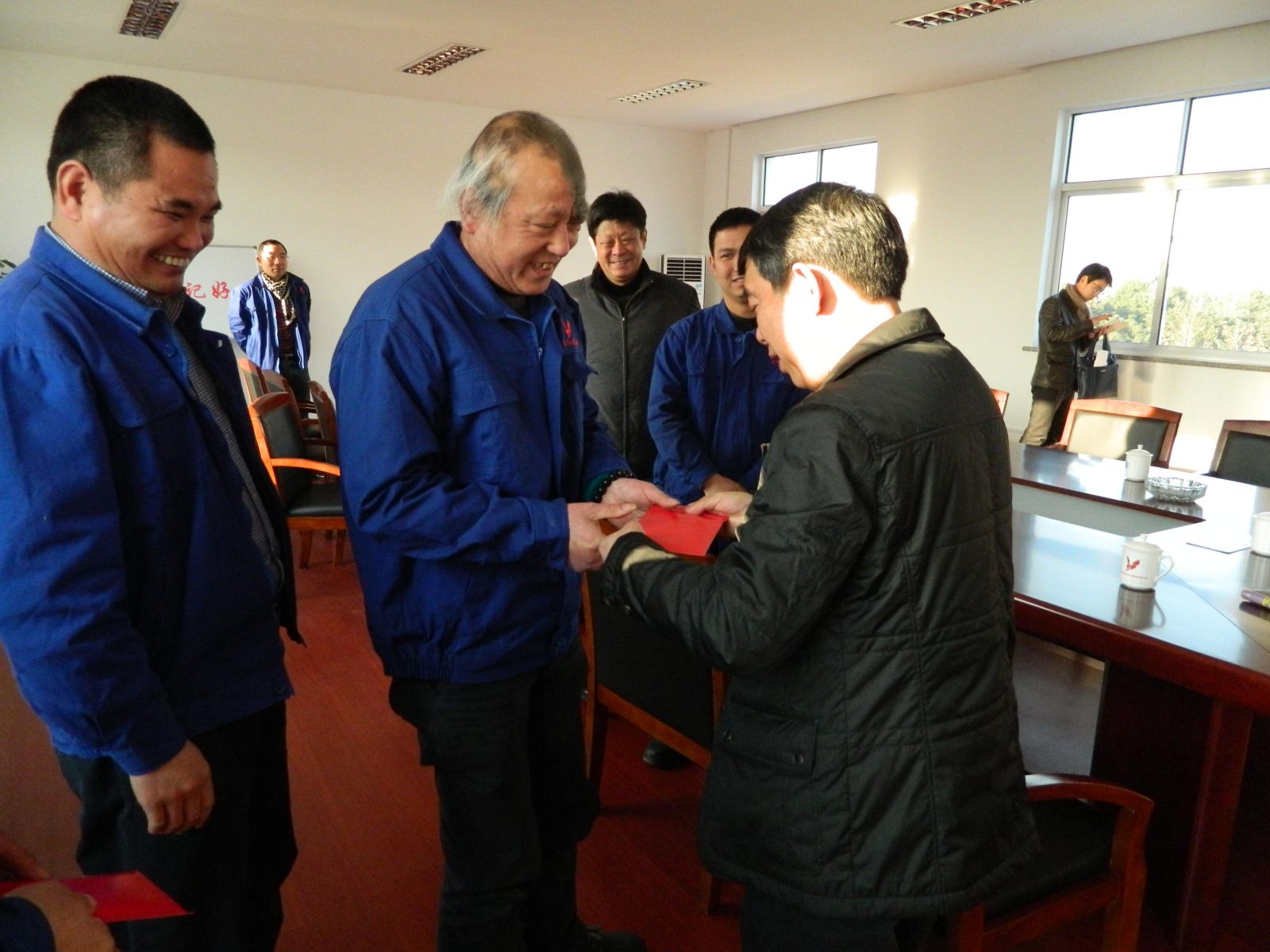 胡书记慰问乐鱼中国官方网站 - 乐鱼leyu(中国)生物员工的简讯报道