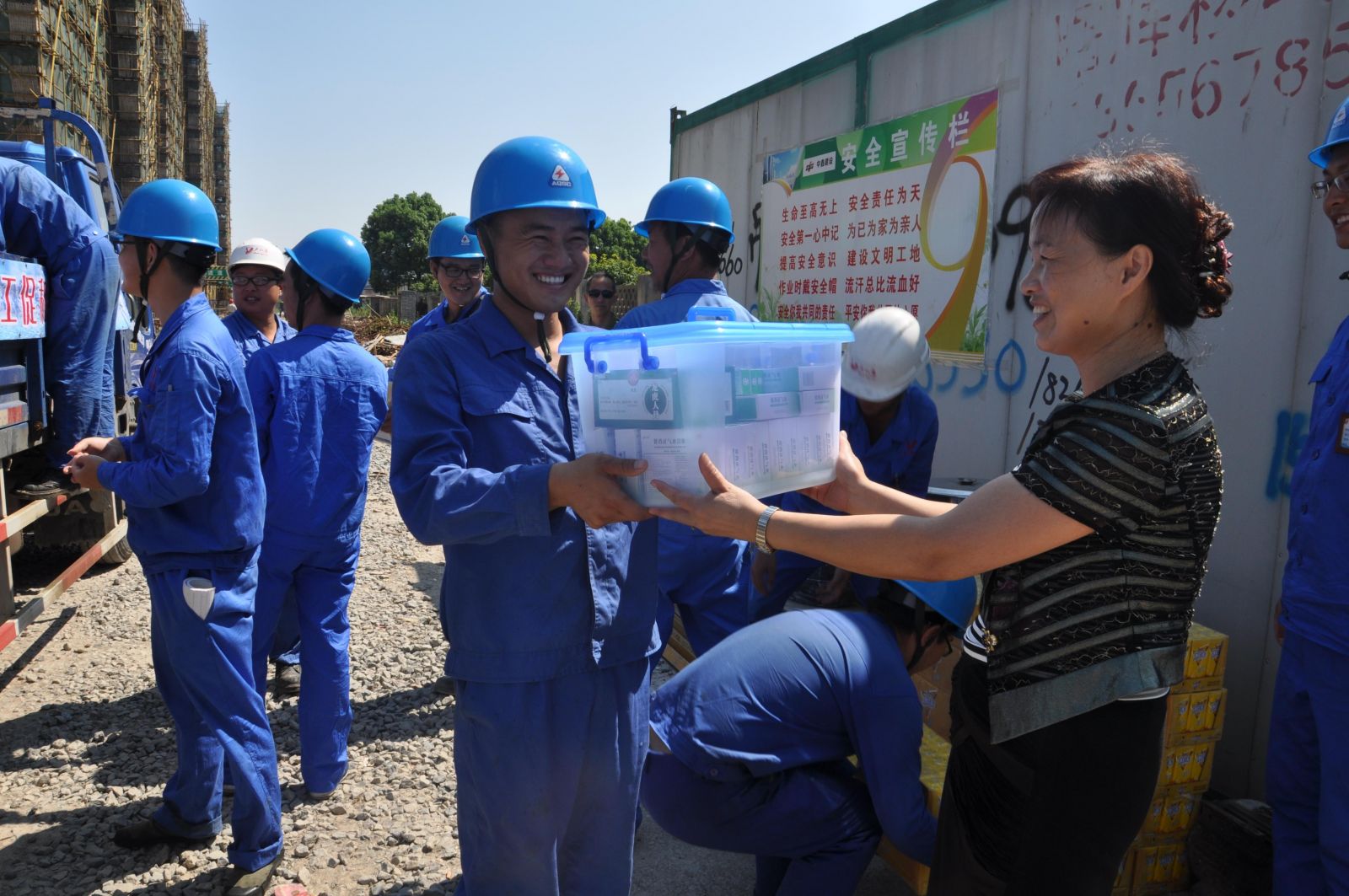夏日炎炎，石化区总工会为乐鱼中国官方网站 - 乐鱼leyu(中国)“送清凉”