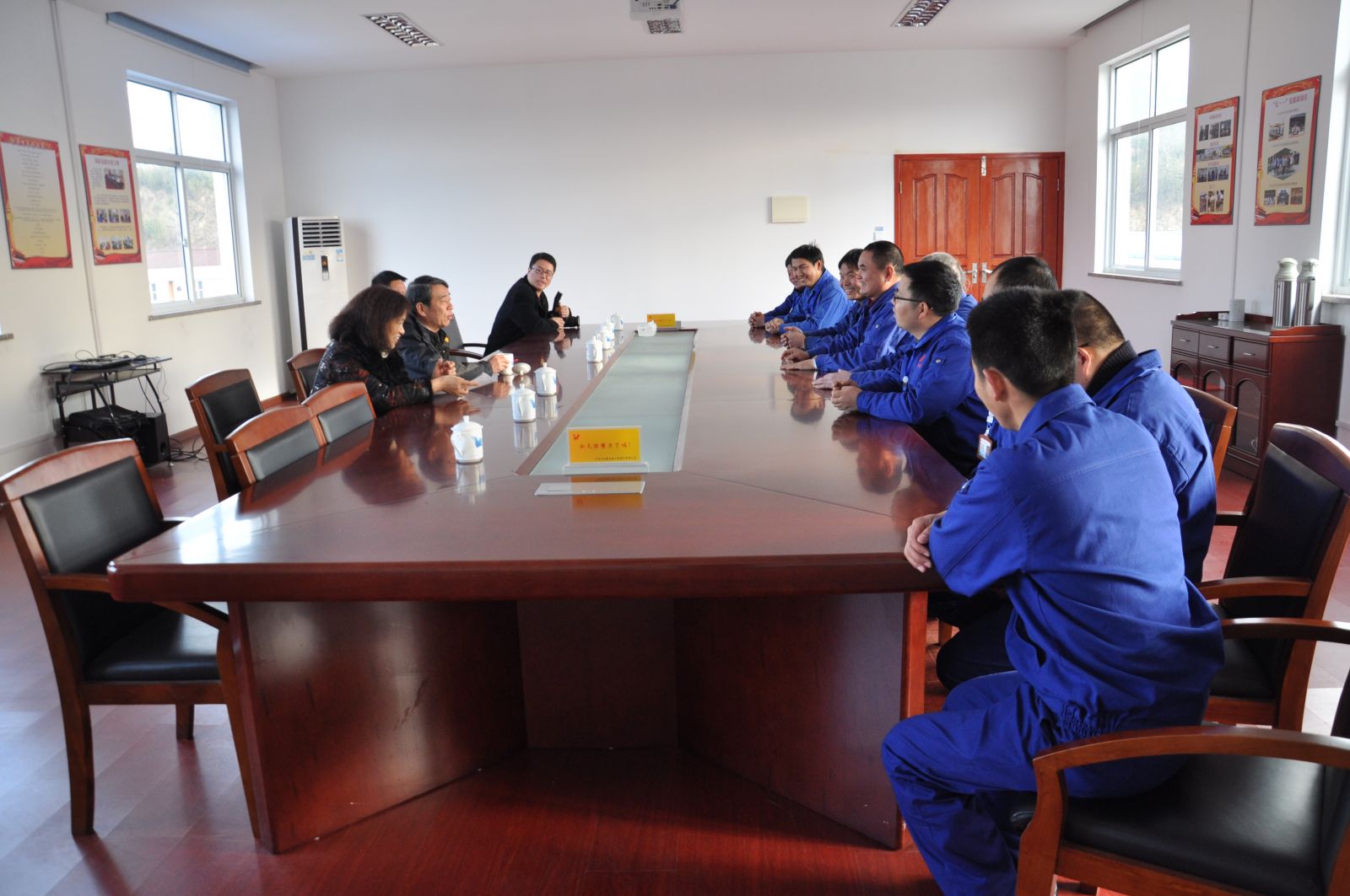 节前慰问送温暖 情真意切暖人心