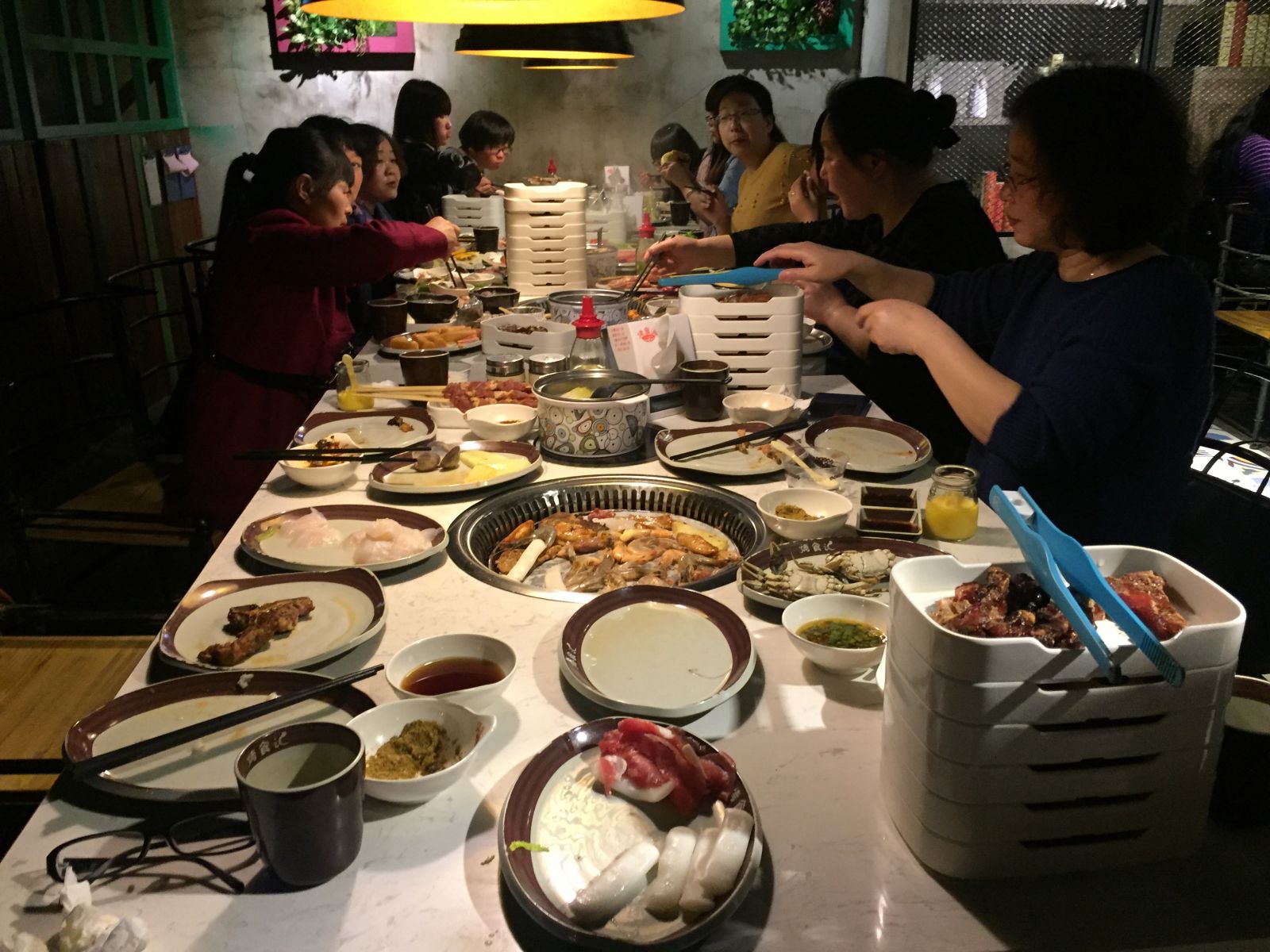 庆“三八”国际妇女节，展员工积极风貌