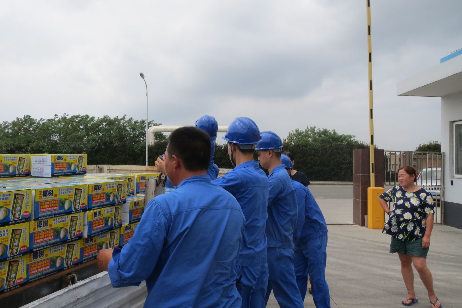 石化区总工会对我公司高温慰问